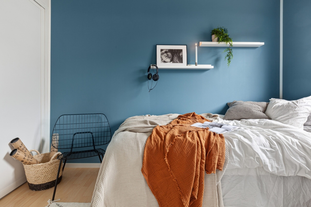 23555986-bedroom-7132435